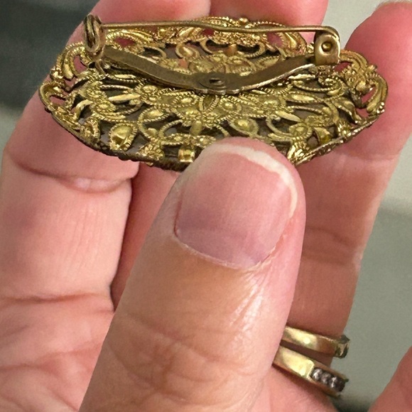 4/$100 WEST GERMANY Vintage Style Brooch with Romantic Scene 💛 - Picture 7 of 7